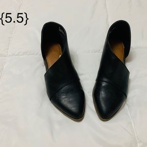 Leather cut out  pointed toe flats